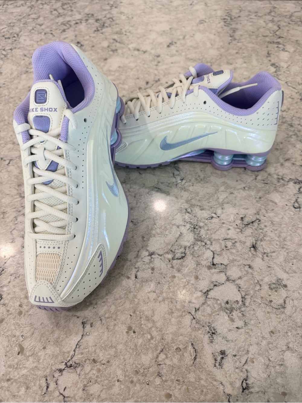 NEW - Nike Shox R4 Women’s Soft Pearl & Purple Sneakers - IH4050-001
